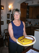 Maria Luisa VIGO con la torta (click to enlarge)